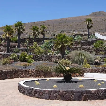 فيلة Castillo Lanzarote Sophie - Luxury -sleep In A Volcanic Cave With Heated Pool