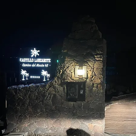 فيلة Castillo Lanzarote Sophie - Luxury -sleep In A Volcanic Cave With Heated Pool