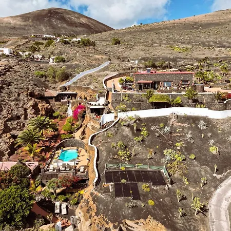 Castillo Lanzarote Sophie - Luxury -sleep In A Volcanic Cave With Heated Pool فيلة تياس