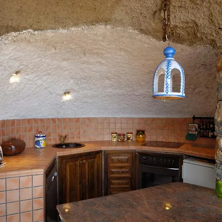 Castillo Lanzarote Sophie - Luxury -sleep In A Volcanic Cave With Heated Pool فيلة تياس