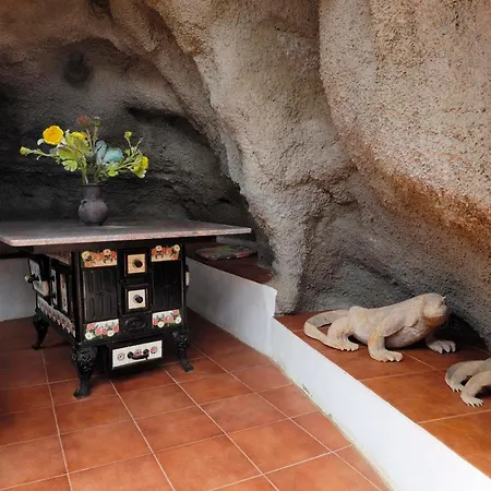 Castillo Lanzarote Sophie - Luxury -sleep In A Volcanic Cave With Heated Pool * تياس