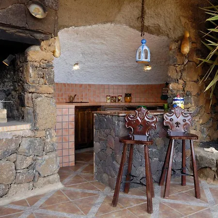 Castillo Lanzarote Sophie - Luxury -sleep In A Volcanic Cave With Heated Pool فيلة تياس