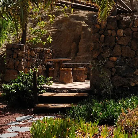 Castillo Lanzarote Sophie - Luxury -sleep In A Volcanic Cave With Heated Pool تياس