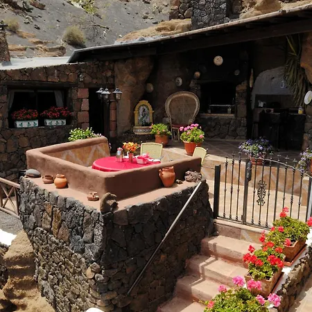 فيلة Castillo Lanzarote Sophie - Luxury -sleep In A Volcanic Cave With Heated Pool تياس