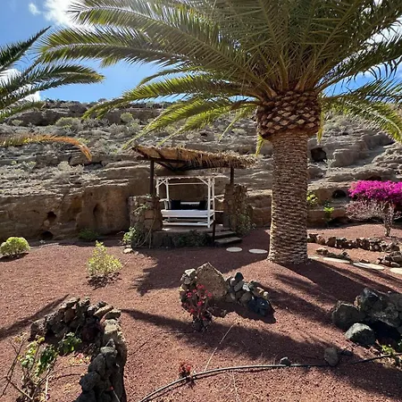 فيلة Castillo Lanzarote Sophie - Luxury -sleep In A Volcanic Cave With Heated Pool
