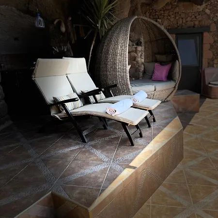 فيلة Castillo Lanzarote Sophie - Luxury -sleep In A Volcanic Cave With Heated Pool *