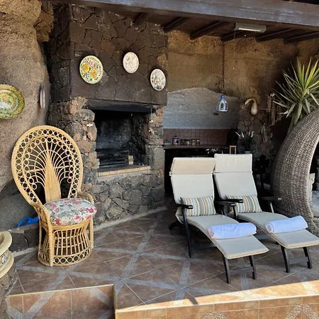 Castillo Lanzarote Sophie - Luxury -sleep In A Volcanic Cave With Heated Pool * تياس