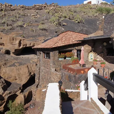 Castillo Lanzarote Sophie - Luxury -sleep In A Volcanic Cave With Heated Pool Villa Tias