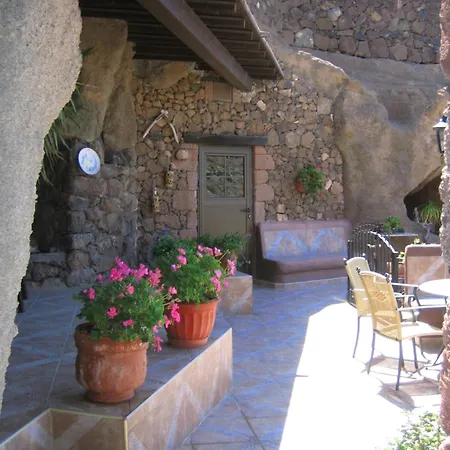 Villa Castillo Lanzarote Sophie - Luxury -sleep In A Volcanic Cave With Heated Pool Tías