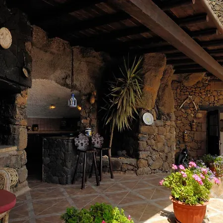 Villa Castillo Lanzarote Sophie - Luxury -sleep In A Volcanic Cave With Heated Pool Tías