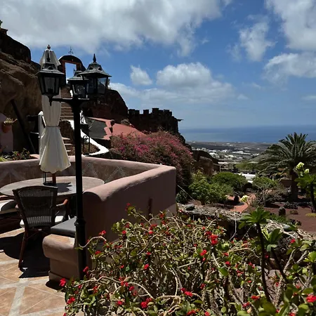 Castillo Lanzarote Sophie - Luxury -sleep In A Volcanic Cave With Heated Pool Villa Tias