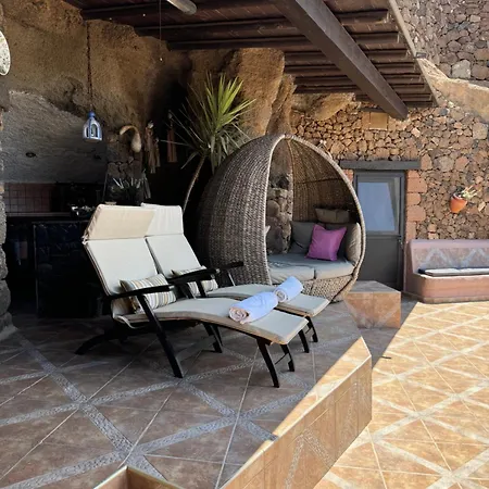 Villa Castillo Lanzarote Sophie - Luxury -sleep In A Volcanic Cave With Heated Pool