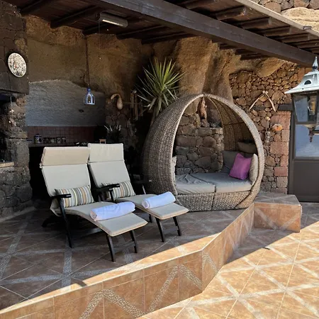 Villa Castillo Lanzarote Sophie - Luxury -sleep In A Volcanic Cave With Heated Pool Tias